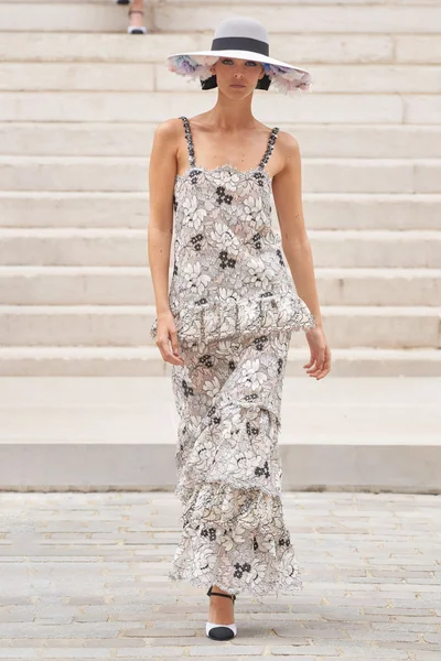 Look 30